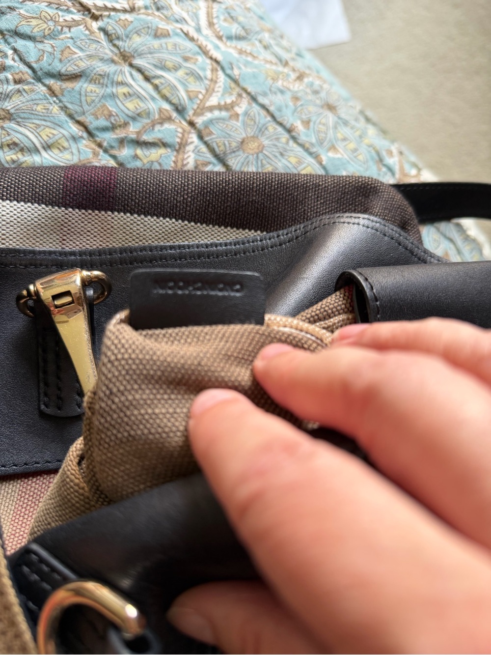 Authentic Burberry Ashby hobo canvas black leather. Tags and dust bag. - Picture 10 of 10
